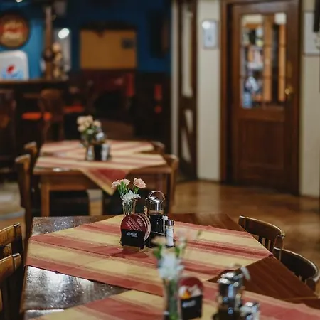 Отель Taverna Яворник
