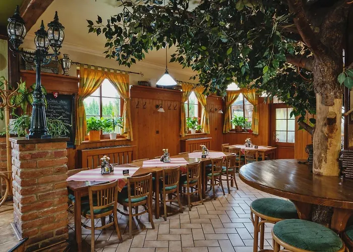 Taverna Hotel *