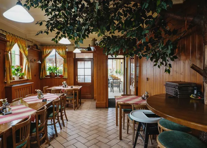 Taverna Hotel *